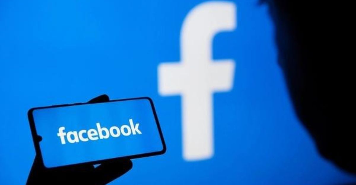 Cách xem ai hay vào Facebook của mình bằng điện thoại iPhone_iPad
