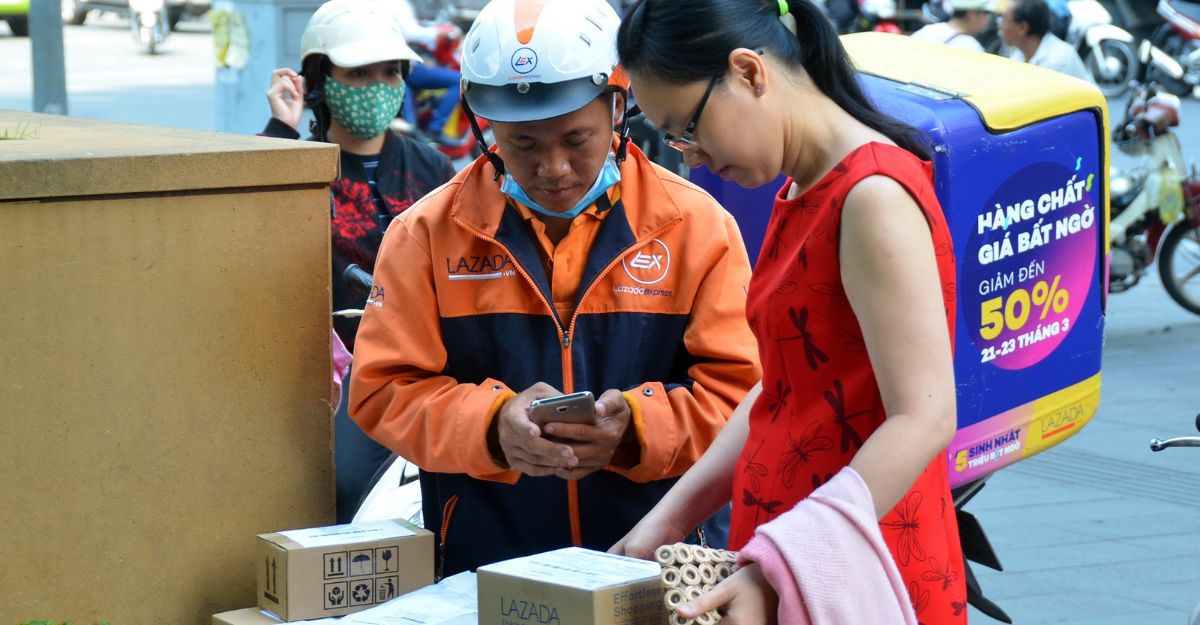 Lazada có cho kiểm tra hàng không