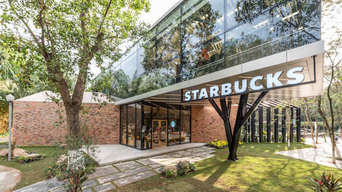 Ví dụ Marketing Mix 4P của Starbucks place