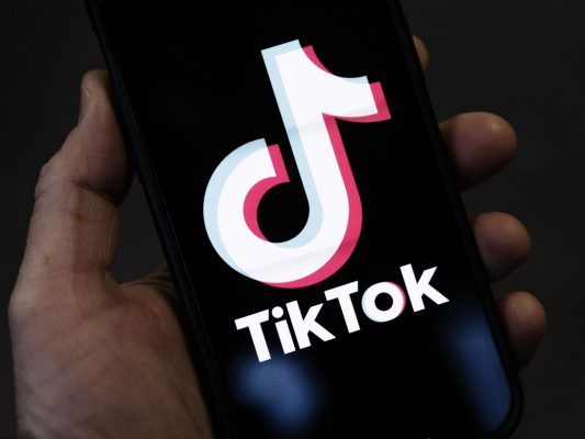 spam tim tiktok có bị flop không