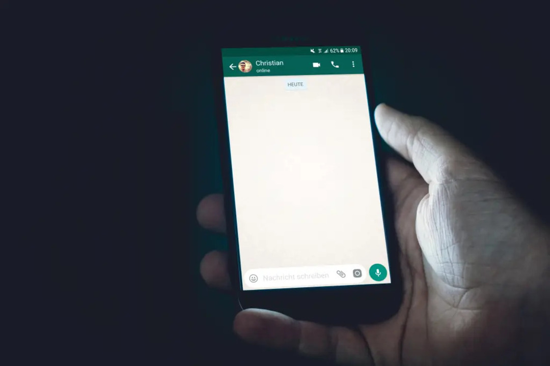 Định vị một người qua WhatsApp