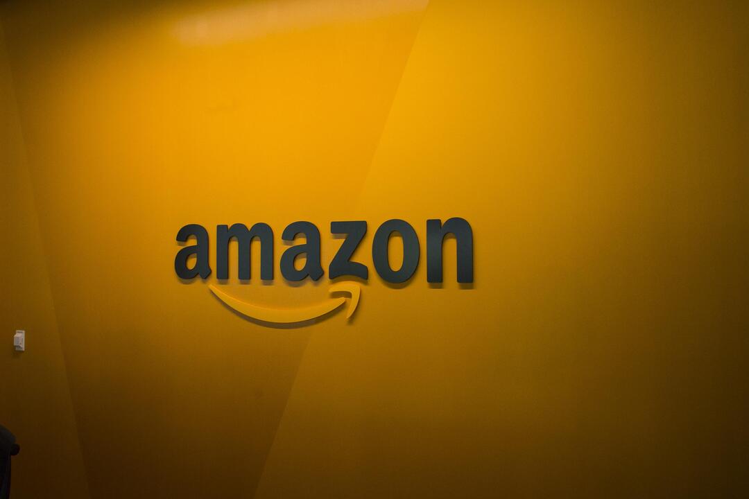 ý nghĩa của logo amazon