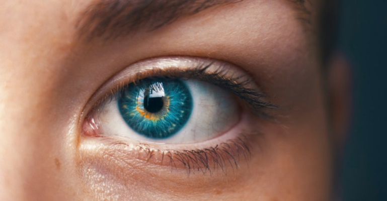 Bước 1 Chọn hình ảnh mà bạn muốn đổi màu mắt